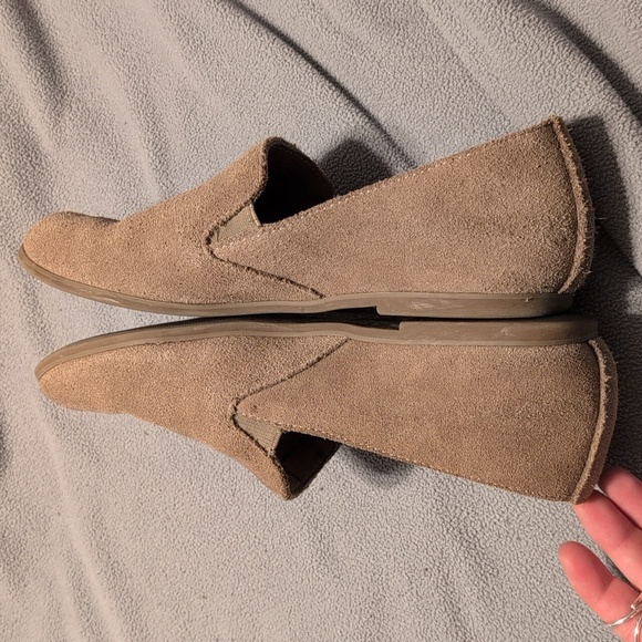 Lucky Brand, beige loafers, size 6.5 - Picture 4 of 4
